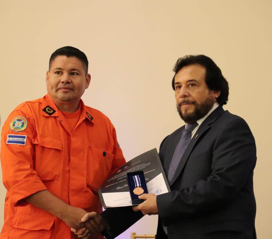 Bomberos de El Salvador conmemora su 137 Aniversario de Fundación  y reitera su compromiso de servir a la población